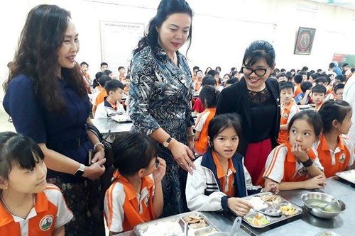 Hà Nội xác minh, làm rõ vụ việc có dấu hiệu 'phù phép' rau không rõ nguồn gốc thành rau sạch