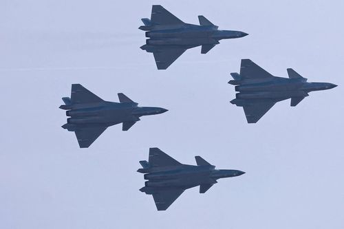 Trung Quốc cán mốc 300 tiêm kích J-20: Vượt xa số lượng F-22 Mỹ, liệu có thay đổi 'cán cân' bầu trời?