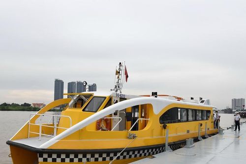 Tìm cách phát triển giao thông đường thủy