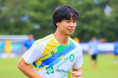 Công Phượng trở lại