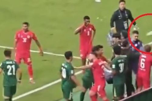 Góc quay CĐV Beijing Guoan ném chai lọ trúng cầu thủ đội nhà
