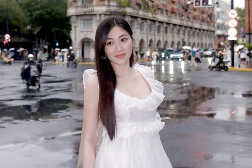 Bạn gái Đình Bắc lộ diện?