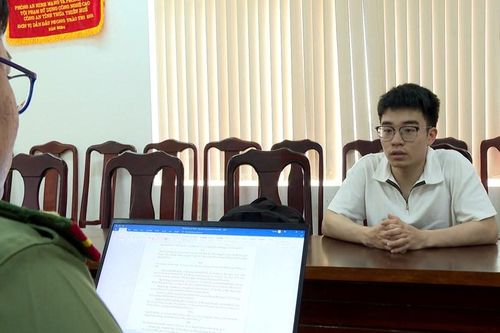 Triệt phá đường dây sản xuất và bán giấy tờ giả quy mô lớn, bắt giữ 8 đối tượng