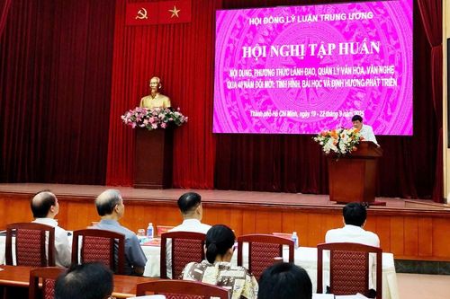 Tập huấn về nội dung, phương thức lãnh đạo, quản lý văn hóa văn nghệ qua 40 năm đổi mới