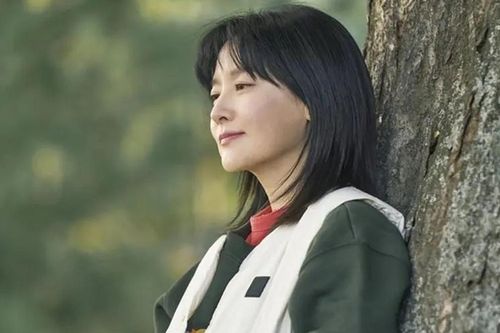 Lee Young Ae tái xuất với 'Walking on Thin Ice' – Vai diễn thử thách nhất từ trước tới nay