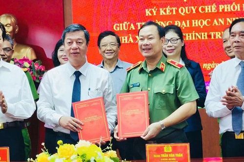 Nhà xuất bản Chính trị quốc gia Sự thật ký kết phối hợp tuyên truyền với Trường đại học An ninh nhân dân