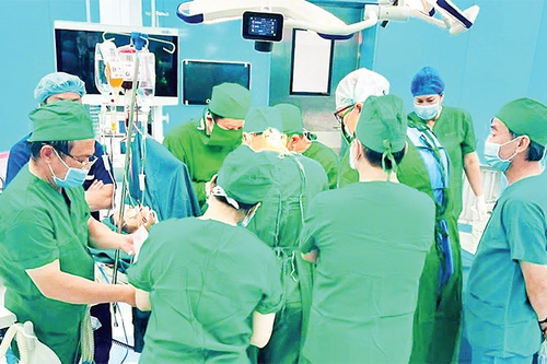 Y tế kỹ thuật cao ra đảo
