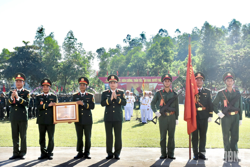 Trung đoàn 95 (Sư đoàn 325) đón nhận Huân chương Bảo vệ Tổ quốc hạng Ba