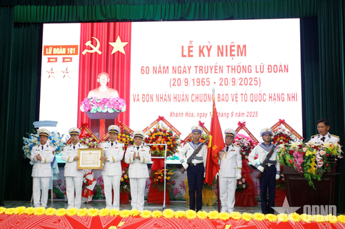 Lữ đoàn 101 kỷ niệm 60 năm Ngày truyền thống, đón nhận Huân chương Bảo vệ Tổ quốc Hạng Nhì