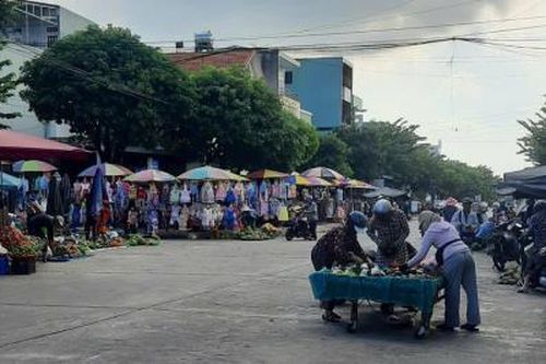 Chiếm đường họp chợ