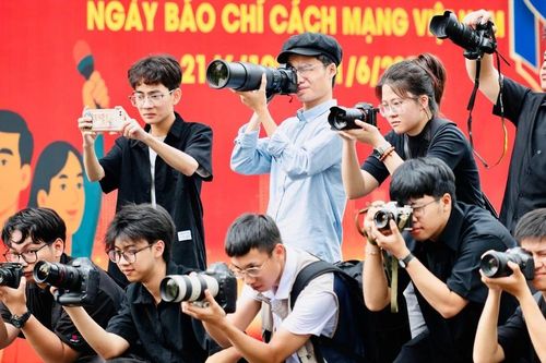 Nhà tuyển dụng cần gì ở sinh viên ngành Truyền thông/Marketing ngoài kĩ năng chuyên môn?