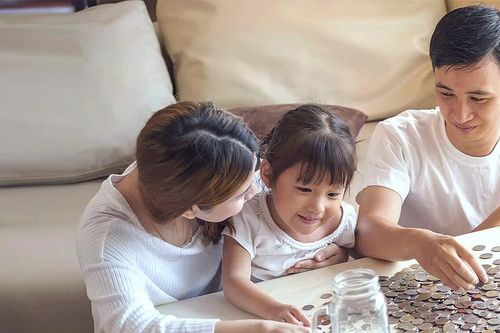Cha mẹ cần làm gì để chuẩn bị tài chính vững chắc cho con?