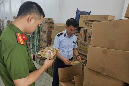 Phát hiện 600 bánh trung thu nhập lậu ở Hà Nội