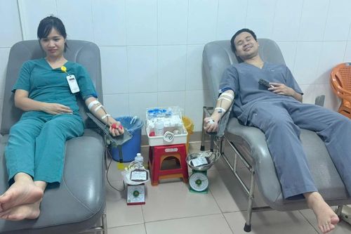 Bác sĩ ở Quảng Trị hiến máu cứu bệnh nhân nguy kịch vụ xe tải lao vào chợ