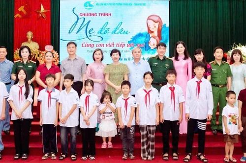 Hơn 1.100 suất quà đến trẻ mồ côi ở Phú Thọ nhân dịp năm học mới