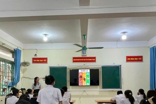 Giáo viên đem bài giảng phòng, chống tác hại thuốc lá vào lớp học
