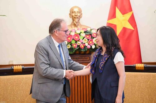 Thứ trưởng Ngoại giao Lê Thị Thu Hằng tiếp Nhóm Nghị sĩ hữu nghị Pháp - Việt tại Thượng viện Pháp