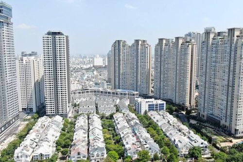 Giá nhà tăng, làm việc 26 năm mới mua được chung cư