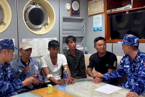 Tàu cá bị đắm trên biển Tây Nam, Cảnh sát biển cứu 4 ngư dân