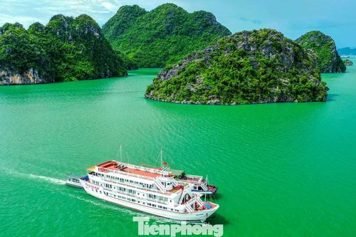 Vẻ đẹp của vịnh Hạ Long được 3 lần UNESCO công nhận là di sản
