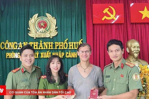 Kịp thời trao trả tài sản cho du khách Nga đánh rơi