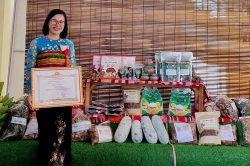 Cô giáo người Mường rẽ hướng bán thịt trâu gác bếp, tiêu thụ nông sản giúp bà con