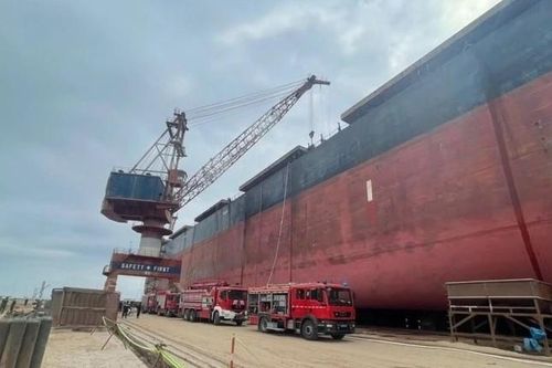 Nặng gánh nợ nần, đơn vị liên quan Tổng công ty Hàng hải bị rao bán tàu hơn 100 tỷ