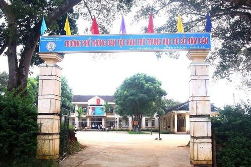 Nữ giáo viên mắc ung thư được đưa về lại trường cũ sau thời gian biệt phái