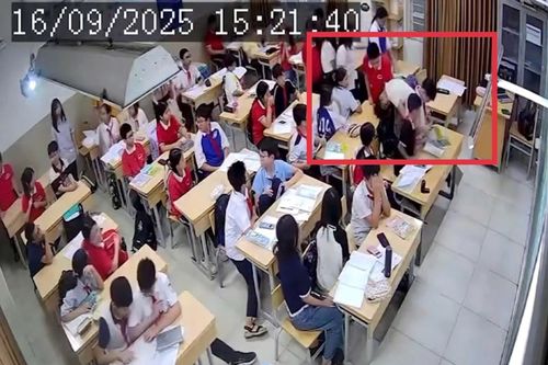 Học sinh lớp 7 ở Hà Nội túm tóc, ấn đầu cô giáo trong lớp