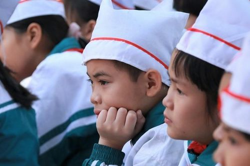 Giáo viên không được ép phụ huynh, học sinh đóng các khoản tiền trái quy định