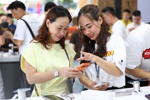 Mở bán iPhone 17: TopZone 'xô đổ' mọi kỷ lục từ trước tới nay