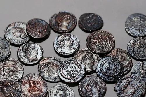 Israel: Phát hiện kho báu tiền cổ 1.600 năm tuổi trong hầm ngầm tại Galilee