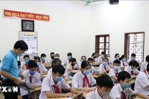 Thành phố Hồ Chí Minh: Không 'lạm dụng tài trợ' thành khoản thu bắt buộc
