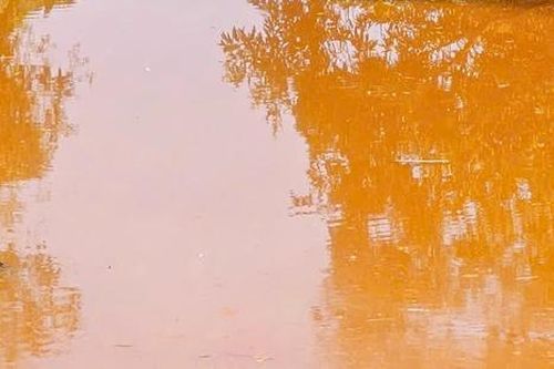 Nước suối Bắc đổi màu, các chỉ số vượt chuẩn nhiều lần