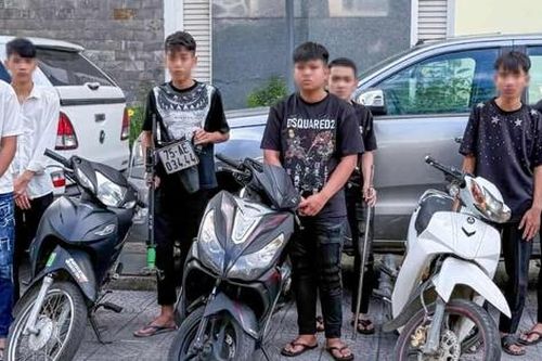 Bắt nhóm thiếu niên táo tợn chặn đường đánh người cướp của trong đêm