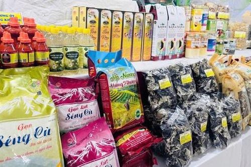 Nông sản, đặc sản vùng đồng bào dân tộc thiểu số và miền núi 'khoe sắc' tại Hà Nội
