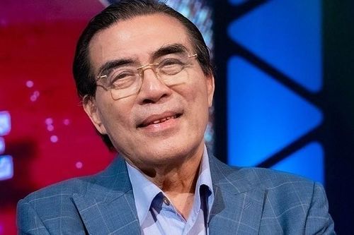 'Huyền thoại nhạc đỏ' NSND Trung Đức tuổi thất thập: Sống an nhiên bên vợ đảm, vẫn miệt mài luyện thanh, dạy nhạc