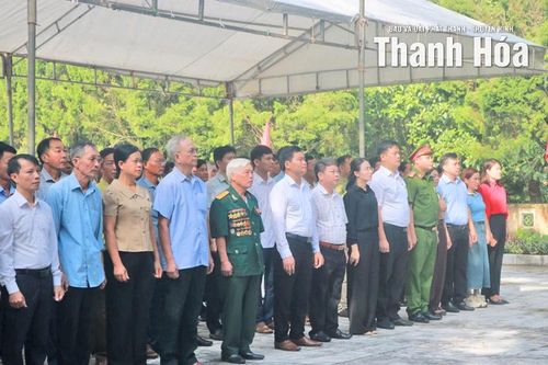 Dâng hương, dâng hoa, báo công Kỷ niệm 84 năm ngày thành lập Chiến khu Ngọc Trạo