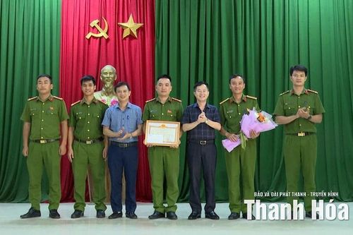 Xã Thọ Lập khen thưởng đột xuất tổ phòng, chống tội phạm