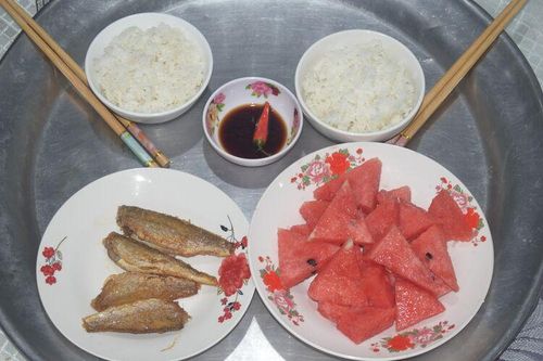 Kiểu ăn cơm 'lạ đời' đậm chất miền Tây