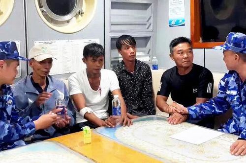 Bộ Tư lệnh Vùng Cảnh sát biển 4 kịp thời cứu 4 ngư dân gặp nạn trên biển