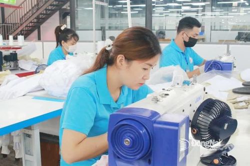 Đơn hàng khởi sắc, doanh nghiệp tăng tốc sản xuất