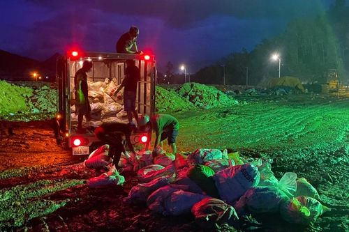 Tiêu hủy gần 5 tấn da heo không rõ nguồn gốc tại cơ sở lạp xưởng Gia Quý