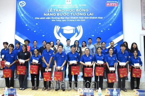 Trao 1 tỷ đồng học bổng cho sinh viên