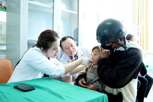 Khám sàng lọc dị tật bẩm sinh cho trẻ em