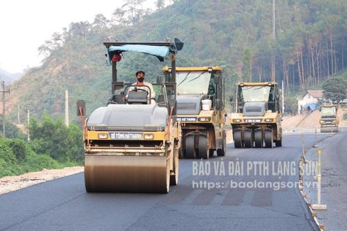 Hối hả trên các công trình chào mừng đại hội