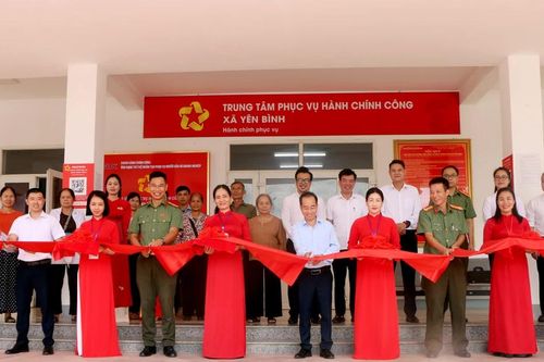 Yên Bình ra mắt mô hình thử nghiệm 'Cabin hành chính công, ứng dụng trí tuệ nhân tạo phục vụ người dân và doanh nghiệp'