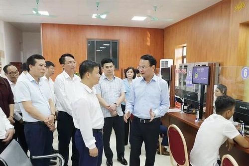 Bí thư Tỉnh ủy Đặng Xuân Phong làm việc với các xã Hải Lựu, Yên Lãng và Hợp Lý