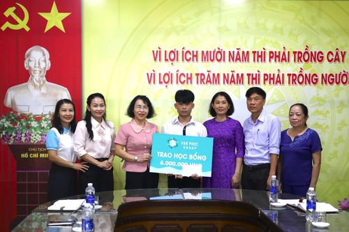 Tiếp sức đến trường cho trẻ mồ côi, hoàn cảnh khó khăn học giỏi
