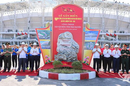 Đồng chí Bí thư Tỉnh ủy Thái Nguyên dự Lễ gắn biển các công trình, dự án chào mừng Đại hội Đảng bộ tỉnh